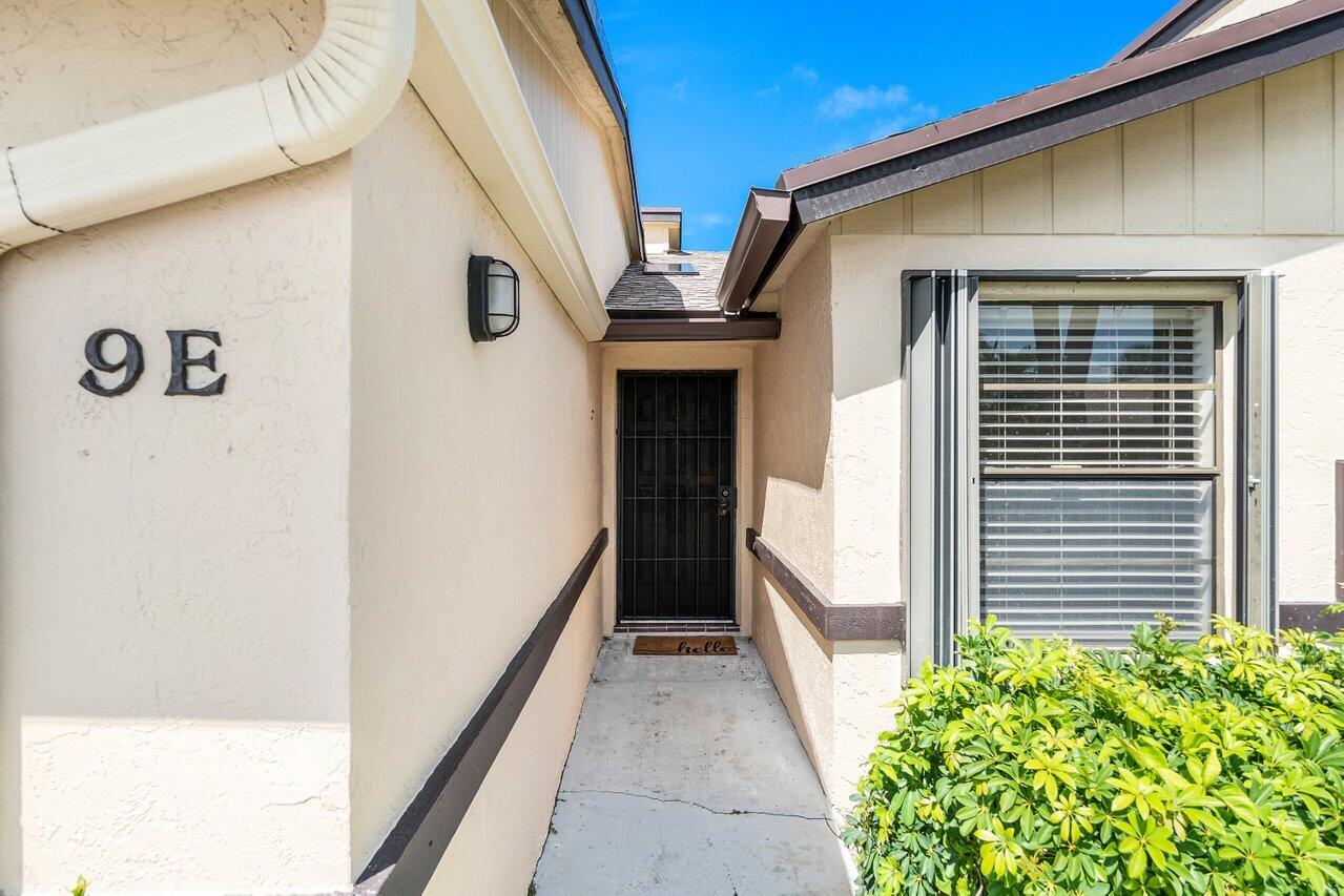 9 Ridge Pointe Drive, Unit E Boynton Beach, FL 33435 - Photo 4 of 36 004-9RidgePointeDrive-BoyntonBeach-FL-33