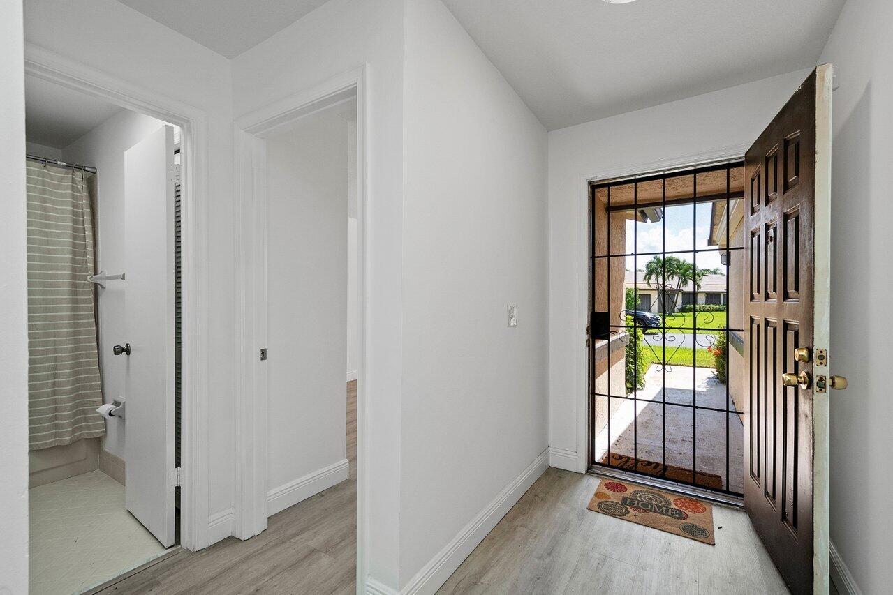 9 Ridge Pointe Drive, Unit E Boynton Beach, FL 33435 - Photo 5 of 36 005-9RidgePointeDrive-BoyntonBeach-FL-33