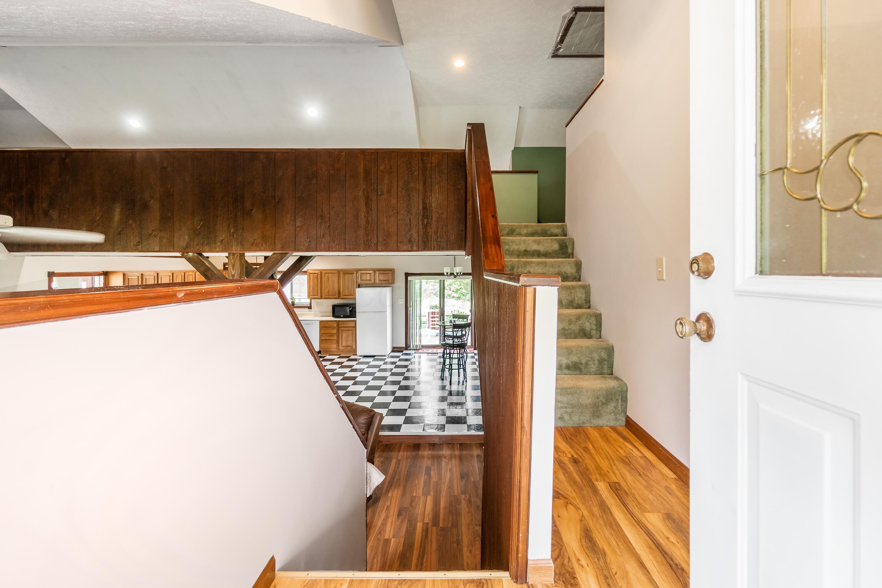 5795 Royalton Road Southwest Lancaster, OH 43130 - Photo 5 of 49 Stairs