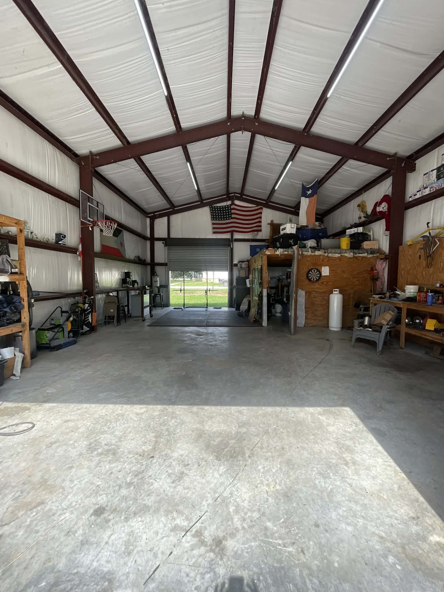 4046 Kurtz Road Sealy, TX 77474 - Photo 16 of 27 Shop interior