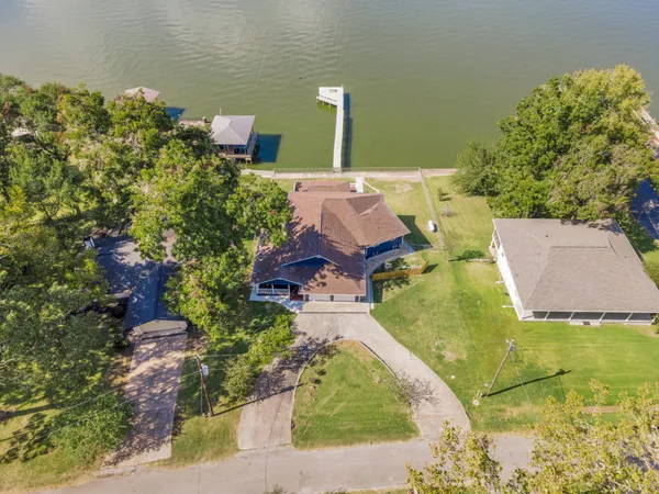 $870,000 | 441 Southwood Shores Drive, Coldspring, TX 77331