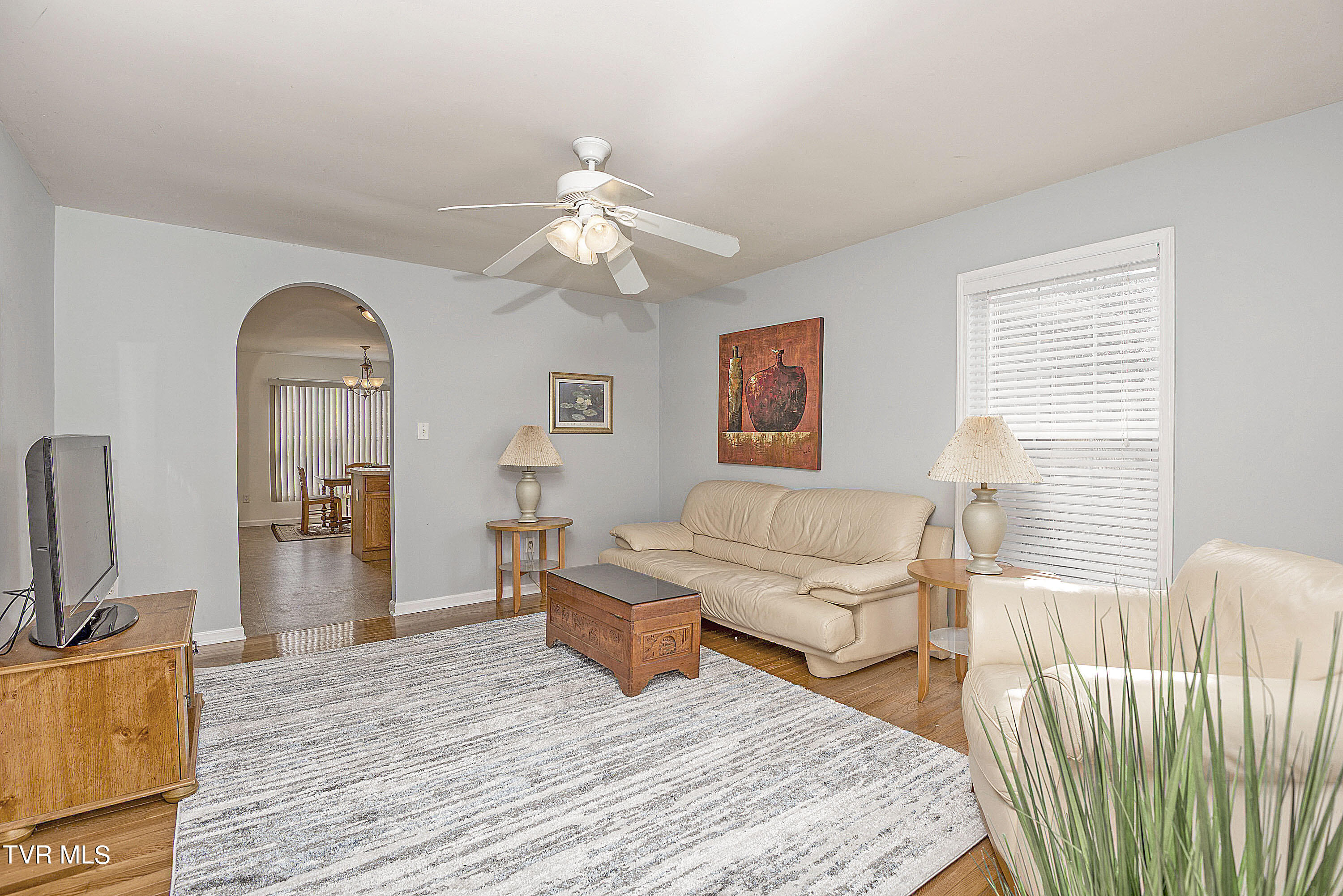 18410 Fortunes Way, Unit N/A Abingdon, VA 24210 - Photo 2 of 13 LIVING ROOM 1
