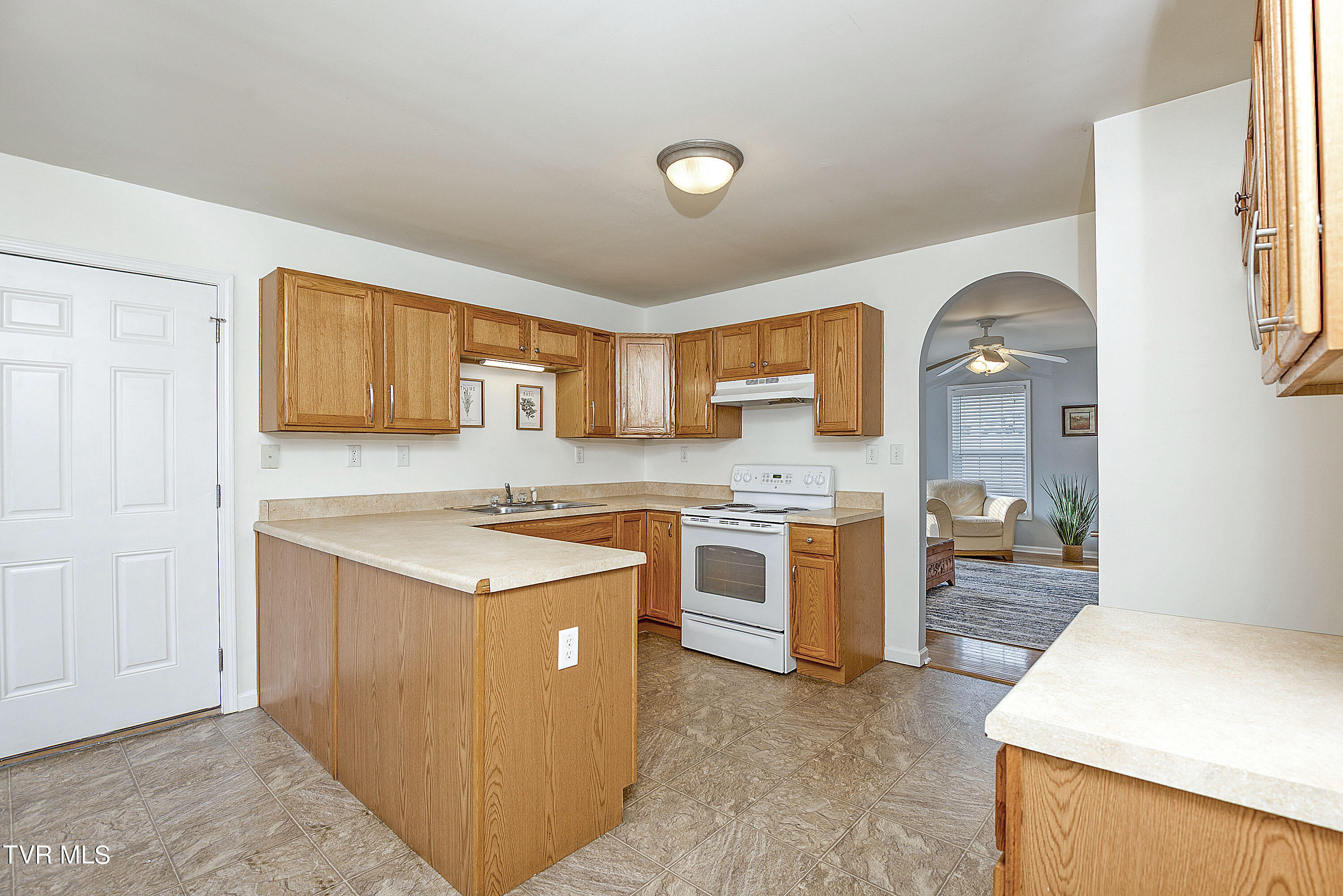 18410 Fortunes Way, Unit N/A Abingdon, VA 24210 - Photo 5 of 13 KITCHEN 2