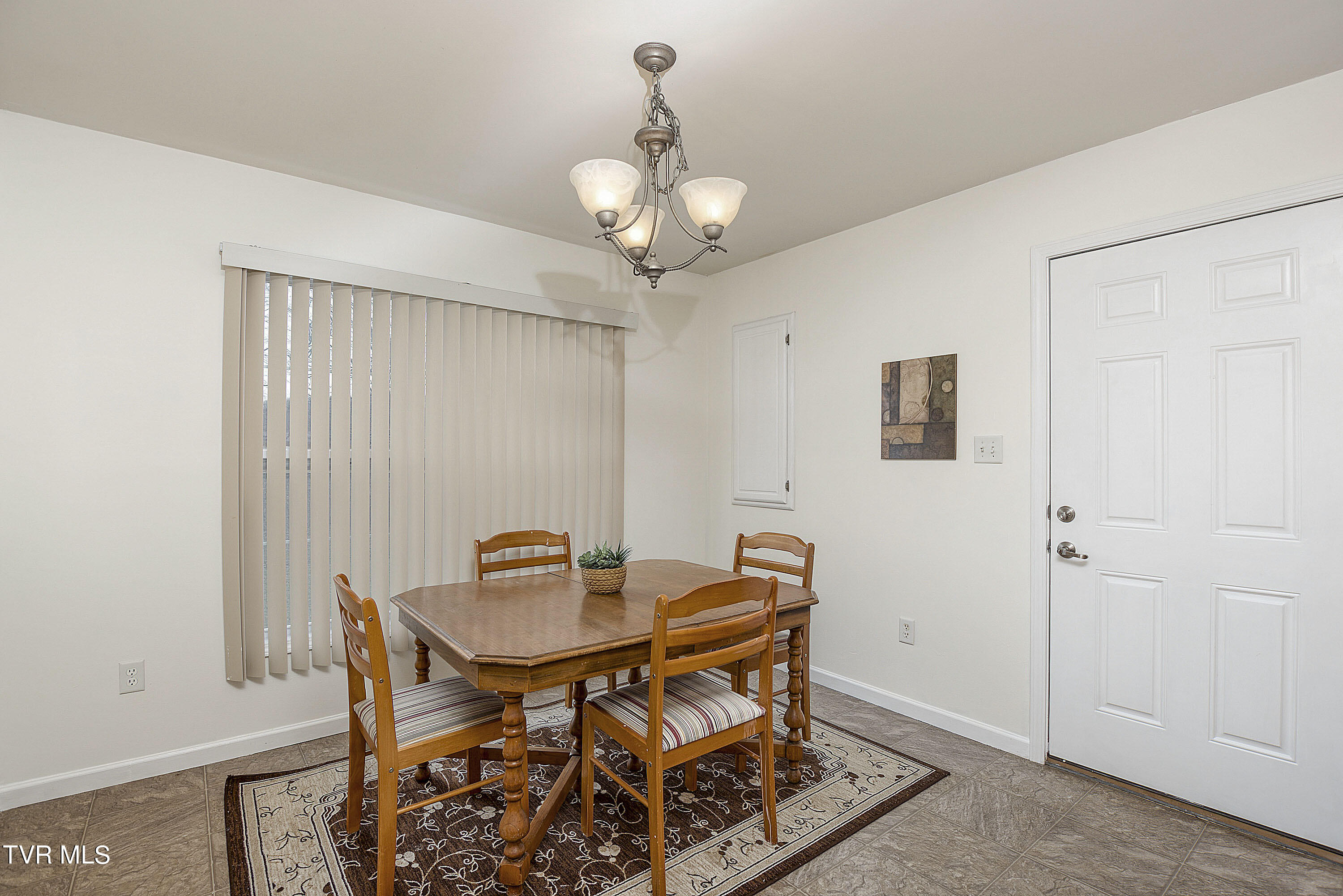 18410 Fortunes Way, Unit N/A Abingdon, VA 24210 - Photo 6 of 13 DINING