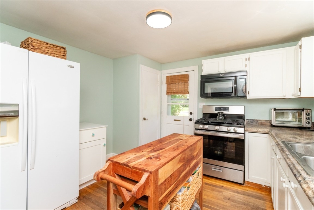 77 Clinton Road Weymouth, MA 02189 - Photo 12 of 38