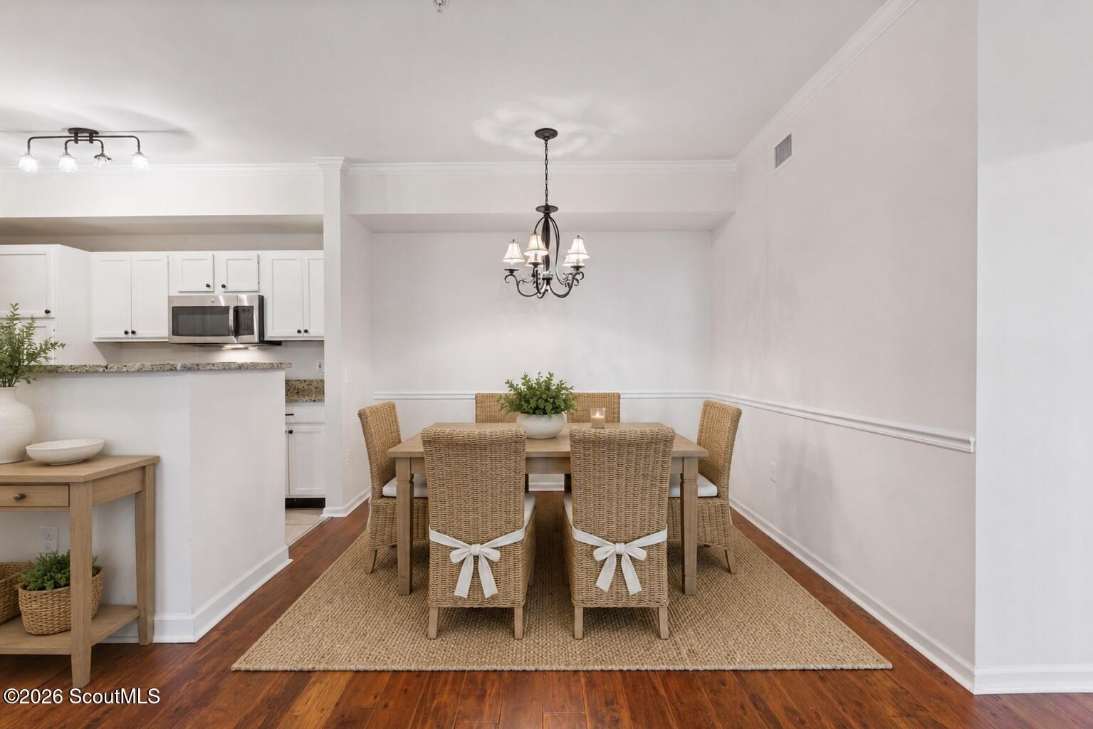1704 Frederica Road, Unit 507 St. Simons Island, GA 31522 - Photo 8 of 43 Photo is virtually staged - Dining room