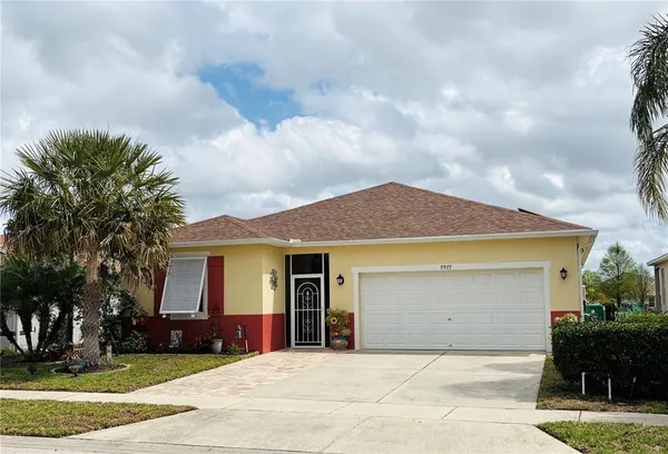 a front view of house with yard