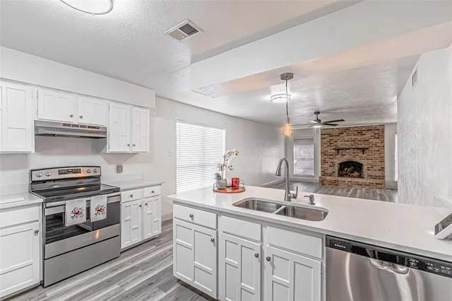 $249,900 | 1313 Oakbluff Drive, Lancaster, TX 75146