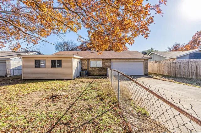 $249,900 | 1313 Oakbluff Drive, Lancaster, TX 75146