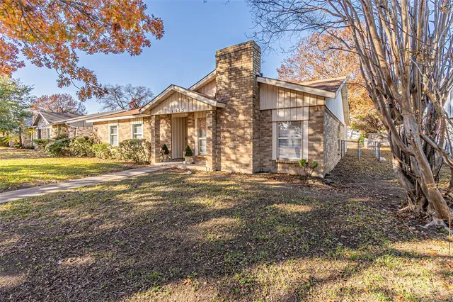 $249,900 | 1313 Oakbluff Drive, Lancaster, TX 75146