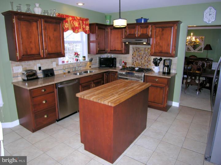 3104 North Wagner Circle Sinking Spring, PA 19608 - Photo 4 of 24 Gallery Image 4