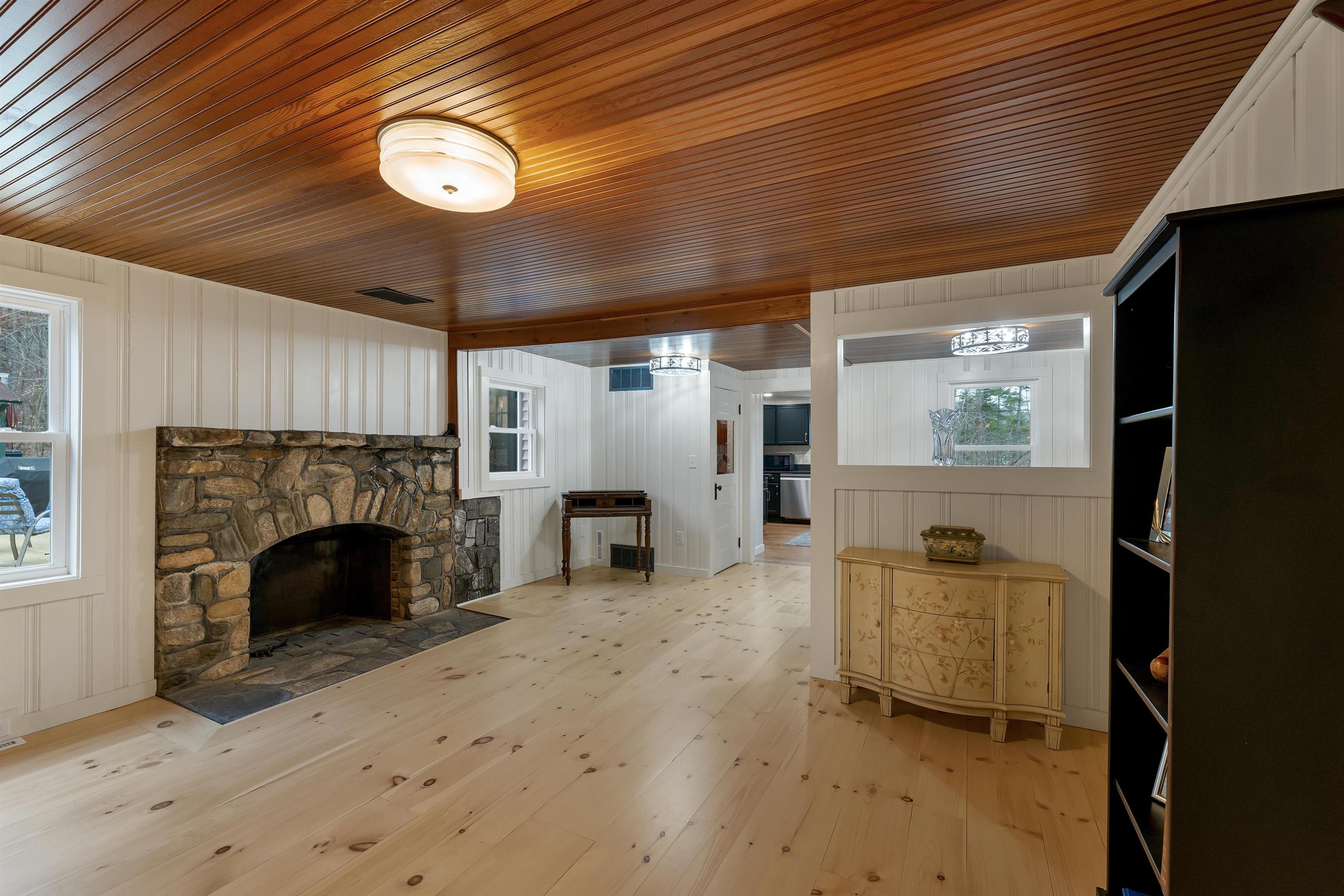 40 Emery Lane Wakefield, NH 03830 - Photo 3 of 45