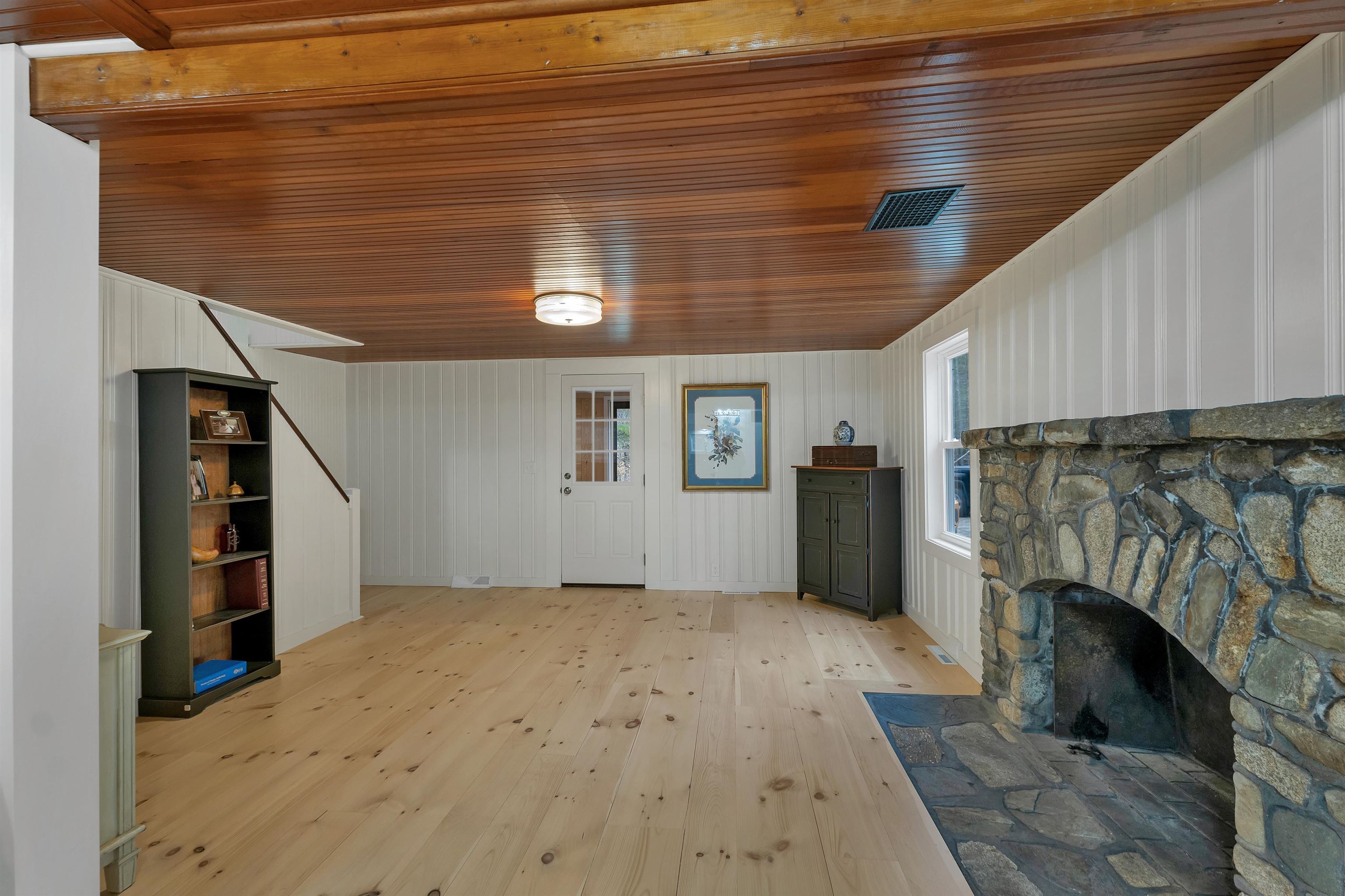 40 Emery Lane Wakefield, NH 03830 - Photo 9 of 45