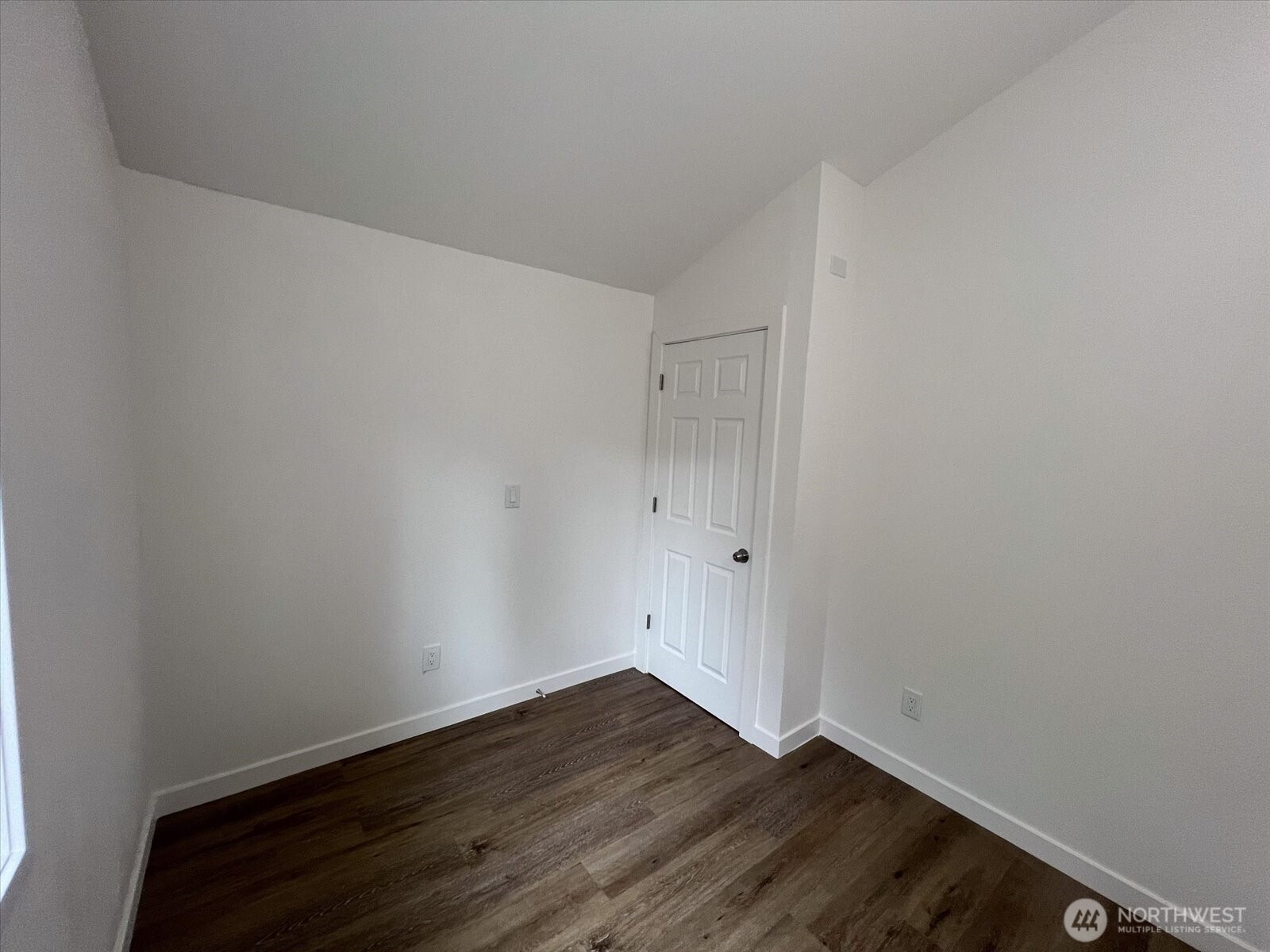 10443 17th Avenue Southwest Seattle, WA 98146 - Photo 10 of 40