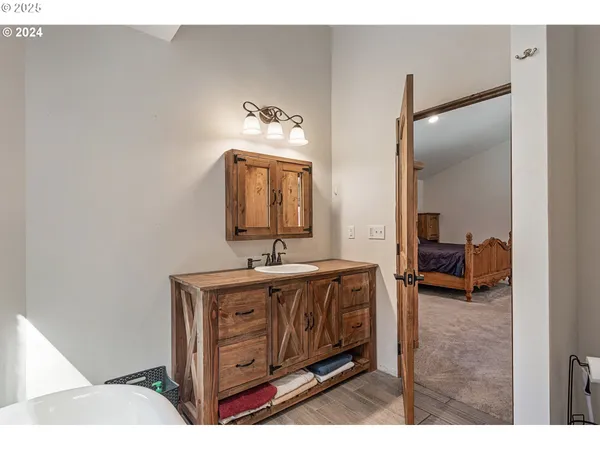 a en suite bathroom with a toilet sink and mirror