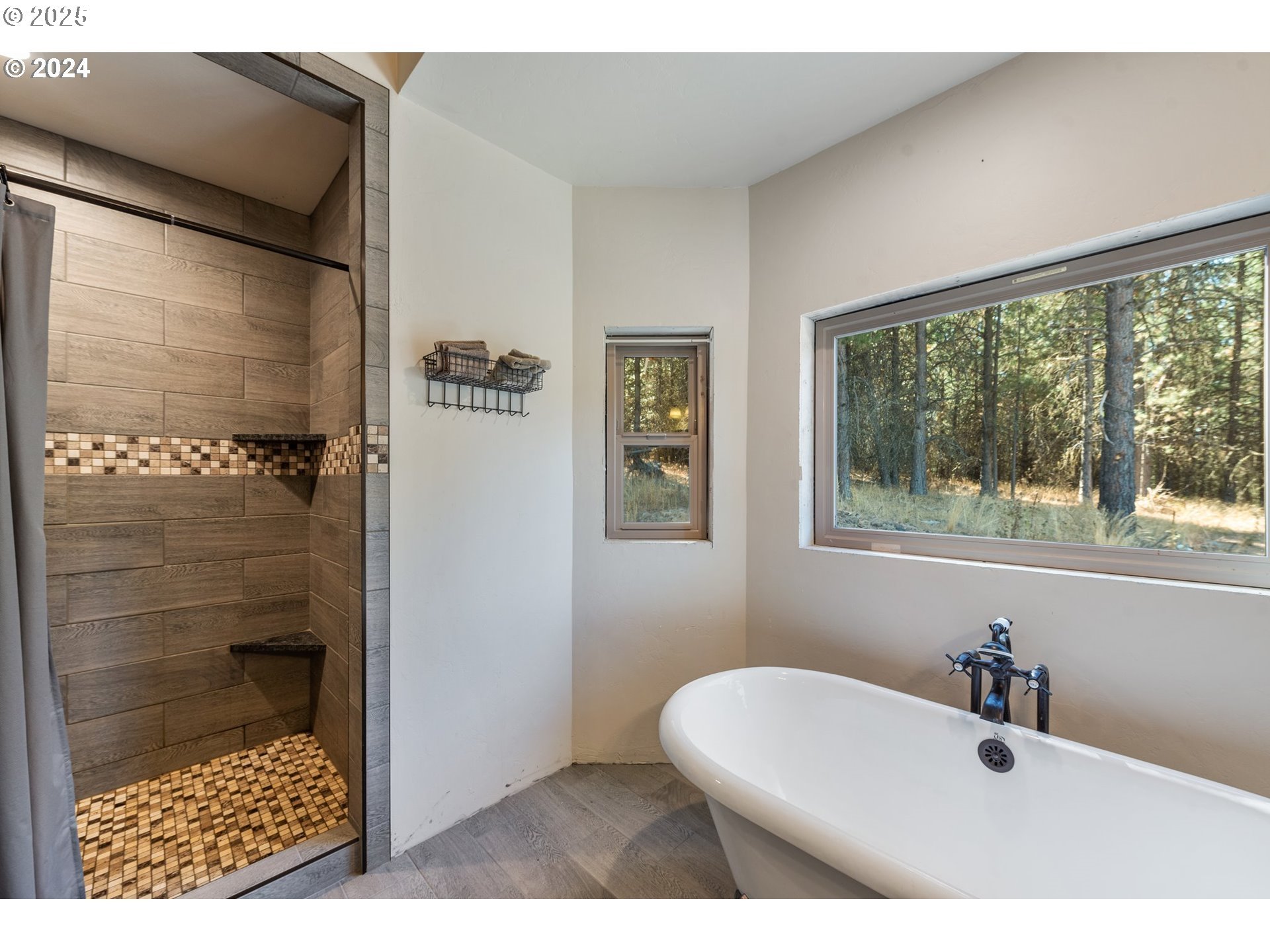 73210 Kingsbury Lane Elgin, OR 97827 - Photo 13 of 37 a bathroom with a sink a toilet and shower