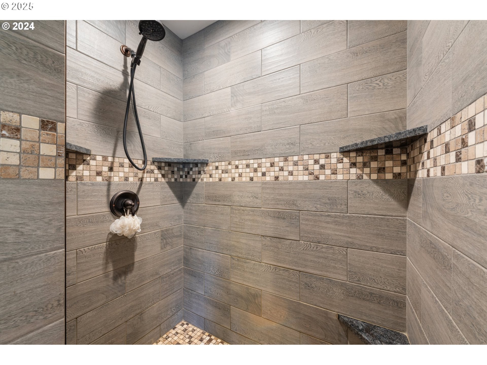73210 Kingsbury Lane Elgin, OR 97827 - Photo 14 of 37 a bathroom with a shower