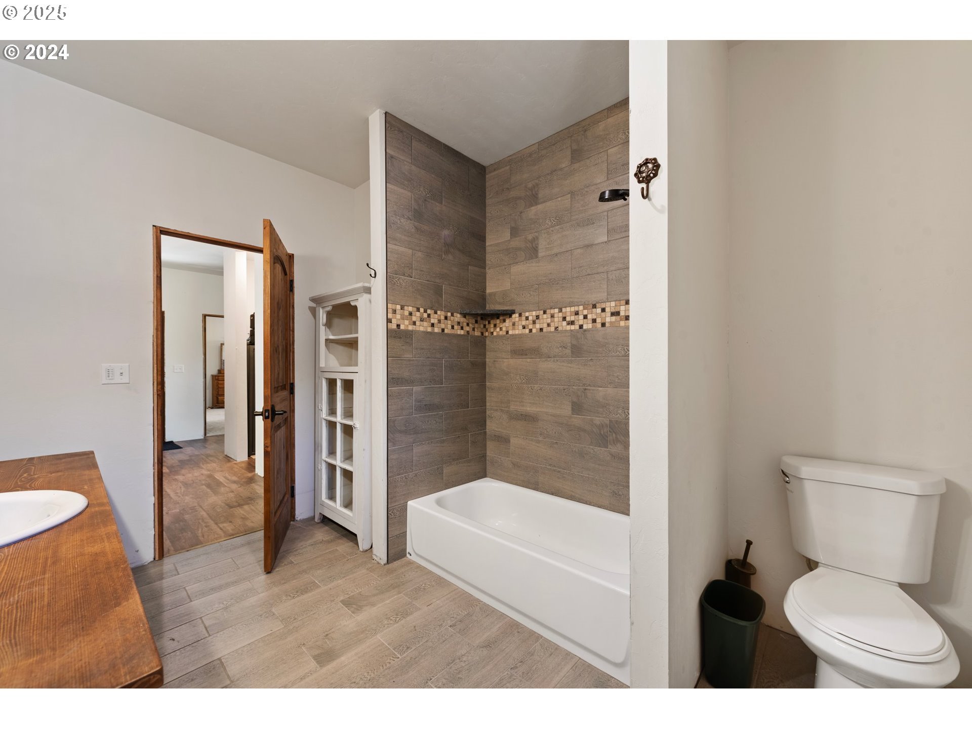 73210 Kingsbury Lane Elgin, OR 97827 - Photo 16 of 37 a bathroom with a toilet and a shower