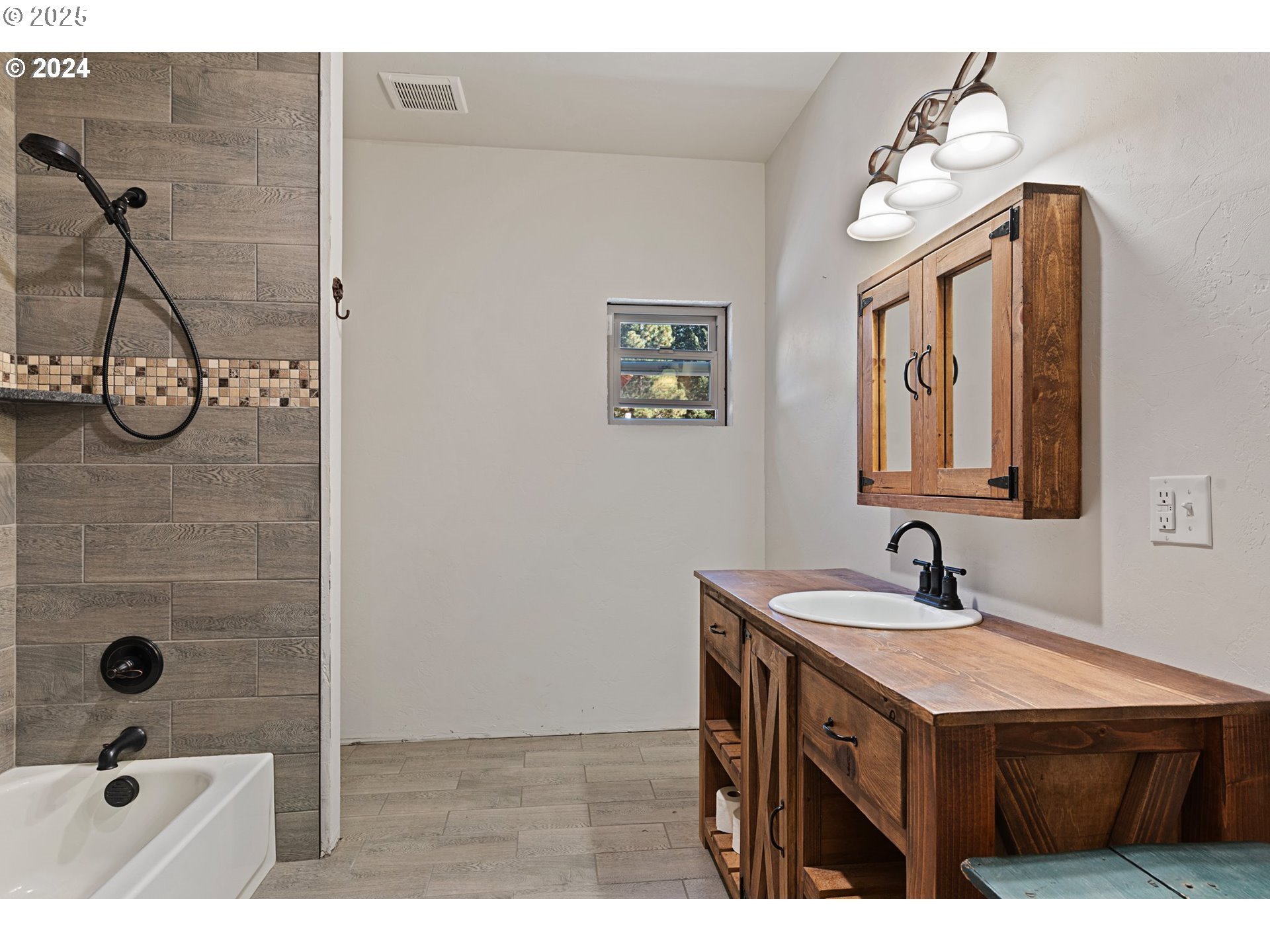 73210 Kingsbury Lane Elgin, OR 97827 - Photo 17 of 37 a bathroom with a sink vanity and a mirror