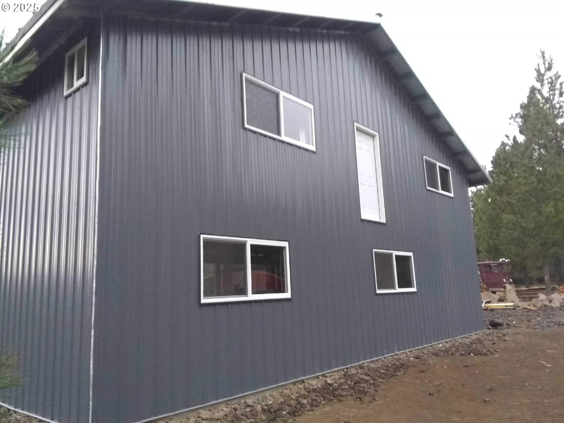 73210 Kingsbury Lane Elgin, OR 97827 - Photo 24 of 37 a front view of a house with a tree