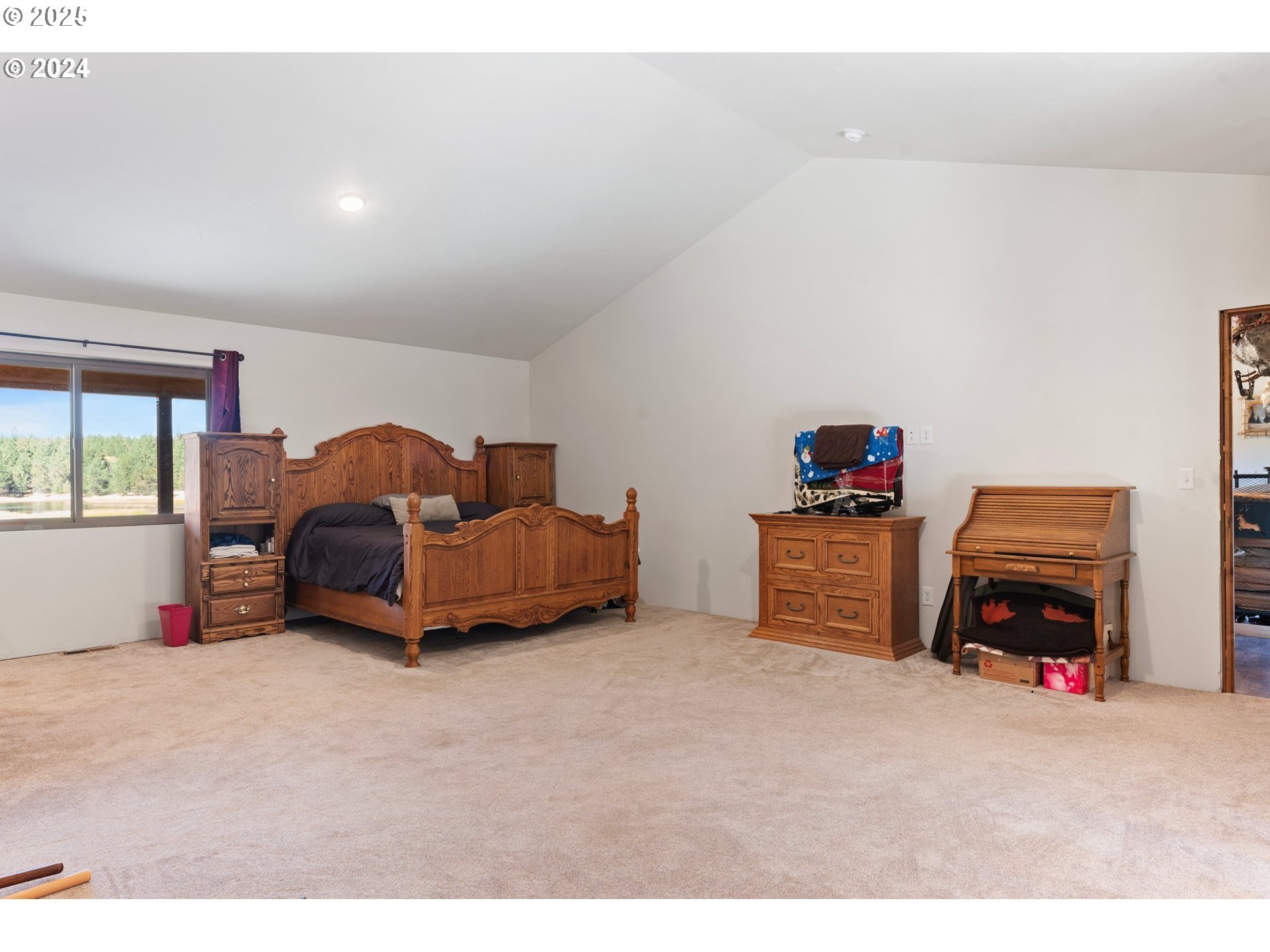 73210 Kingsbury Lane Elgin, OR 97827 - Photo 10 of 37 a living room with a couch and a baby crib