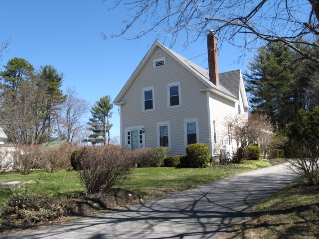 1363 River Road Manchester, NH 03104 - Photo 2 of 32