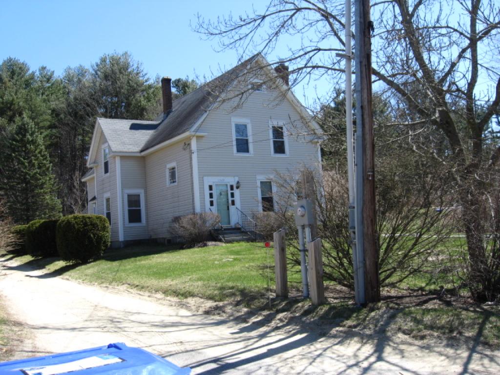 1363 River Road Manchester, NH 03104 - Photo 3 of 32
