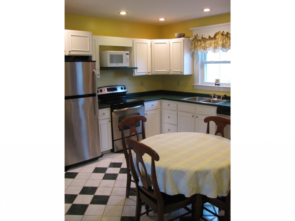 1363 River Road Manchester, NH 03104 - Photo 5 of 32