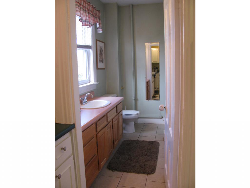 1363 River Road Manchester, NH 03104 - Photo 7 of 32