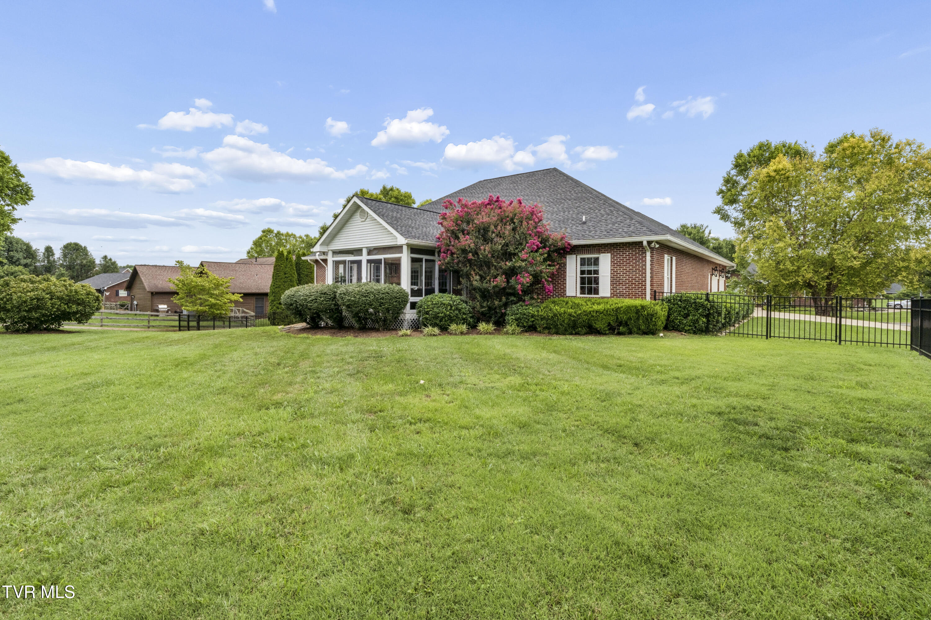 13 East Ridgefield Court Greeneville, TN 37745 - Photo 5 of 73 EeastFRidgefield-62