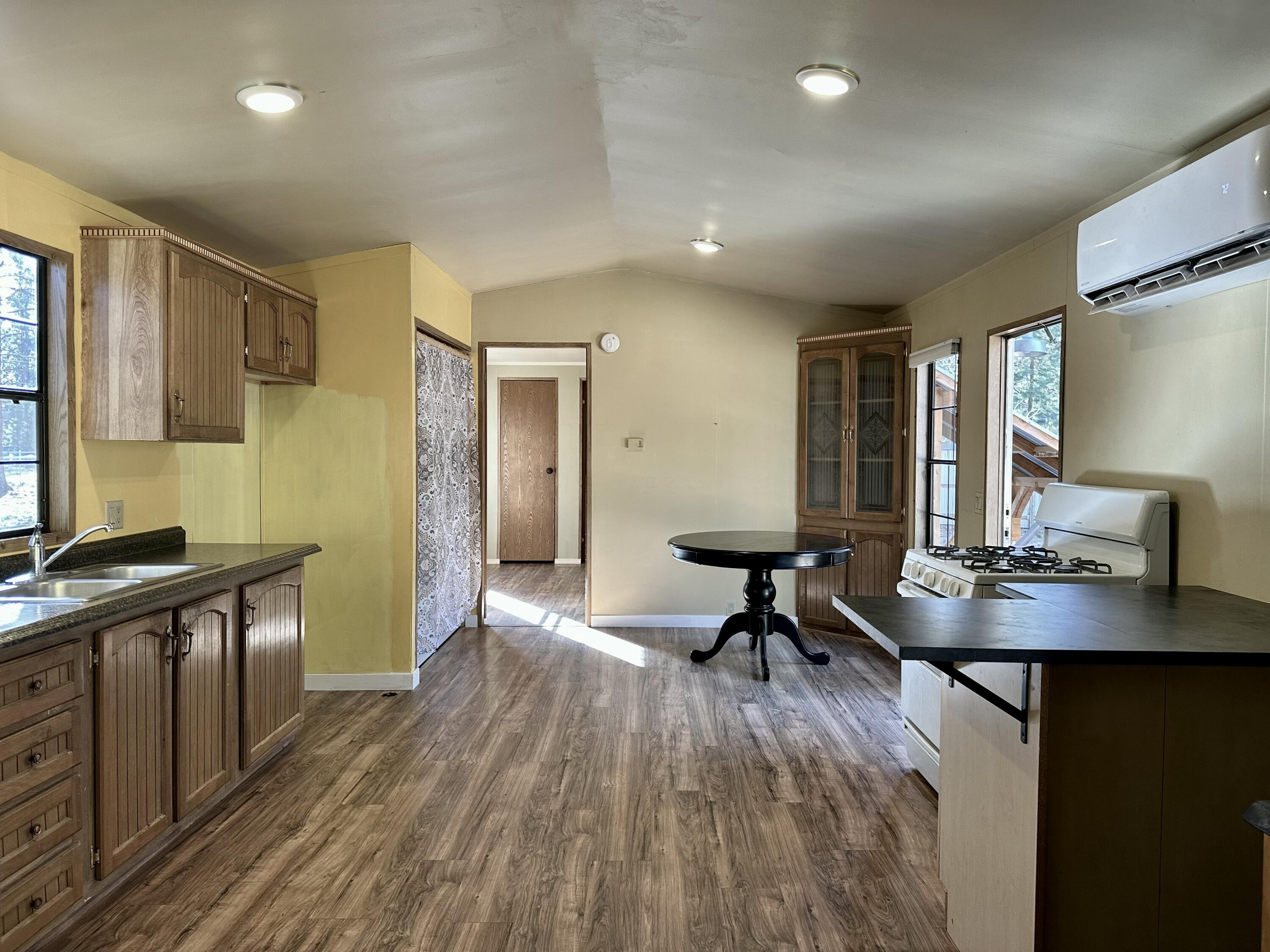 60083 Navajo Road Bend, OR 97702 - Photo 8 of 20 Lots of room for multiple cooks in the kitchen!