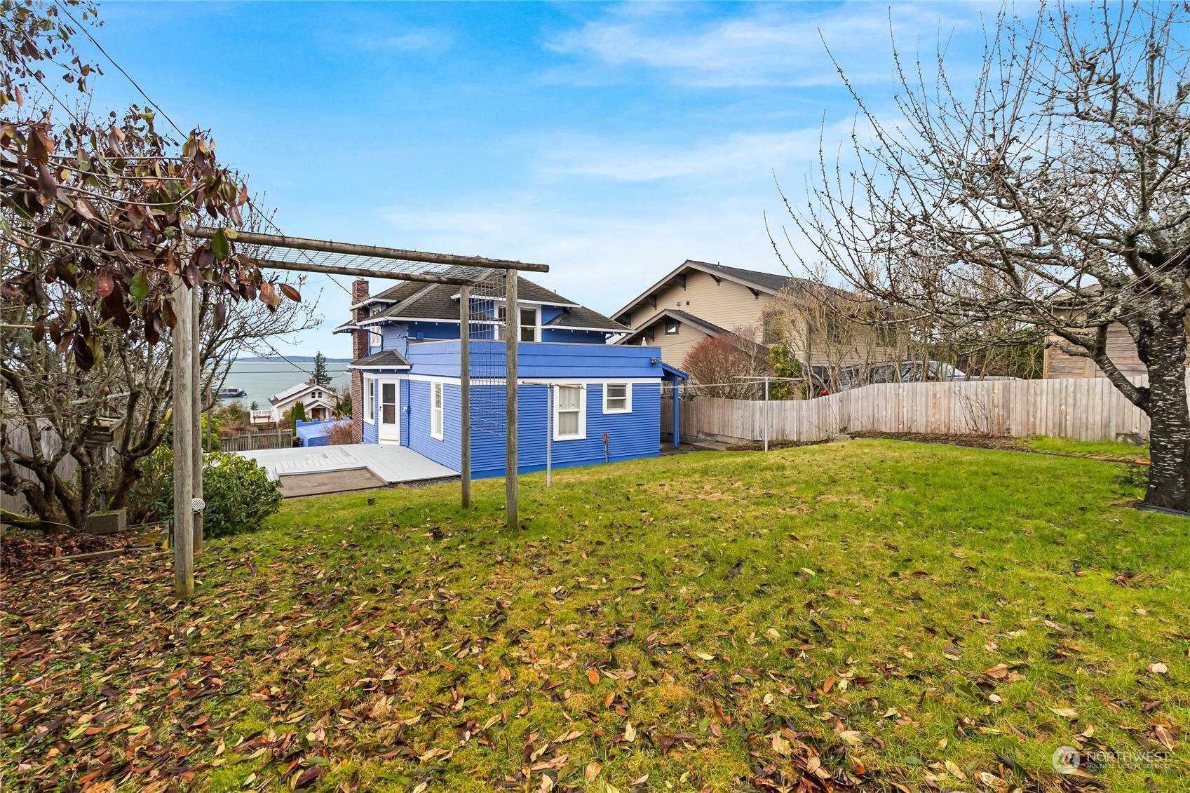 1015 14th Street Bellingham, WA 98225 - Photo 12 of 40 a front view of a house with garden