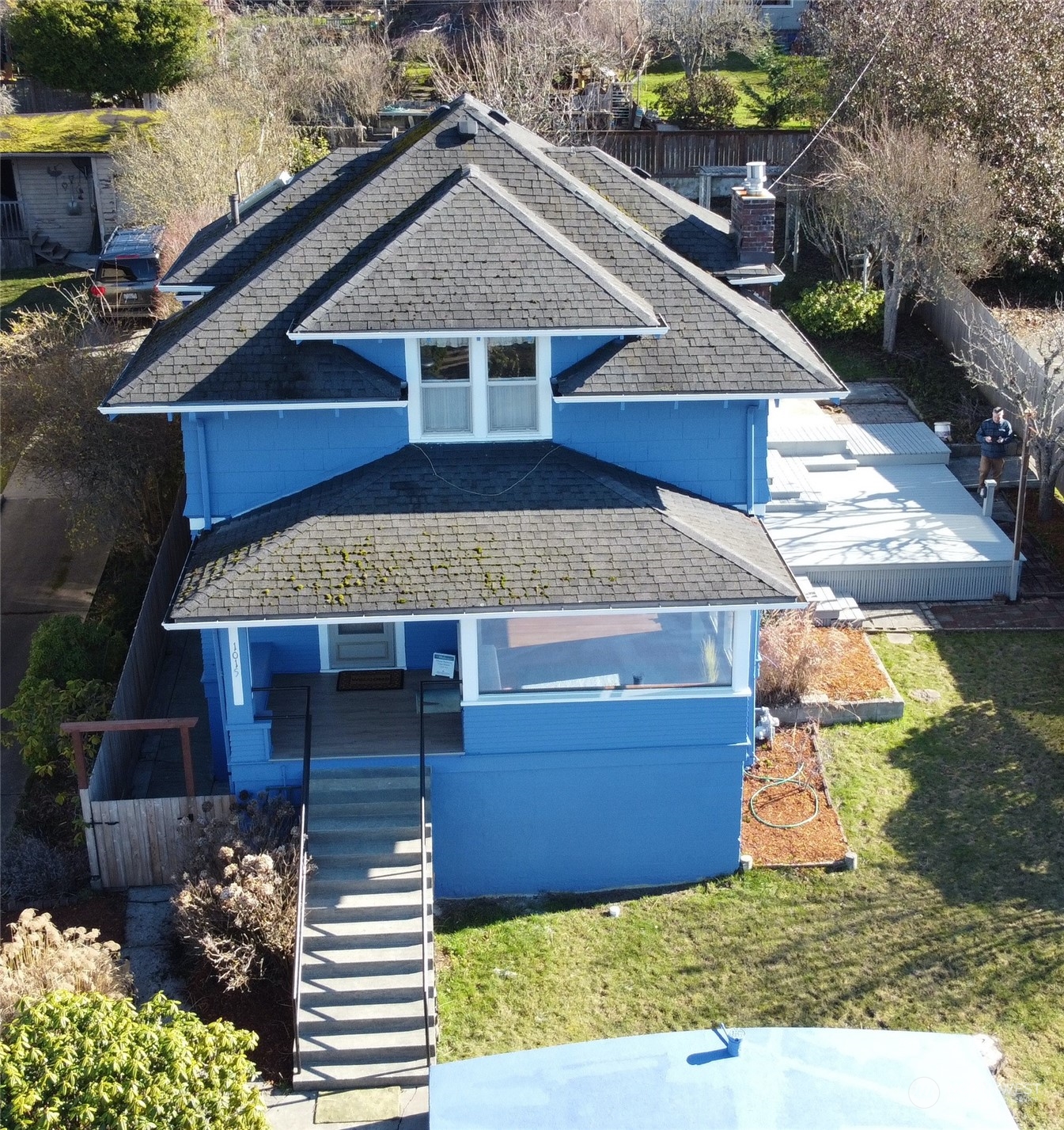 1015 14th Street Bellingham, WA 98225 - Photo 3 of 40 a front view of a house with a yard