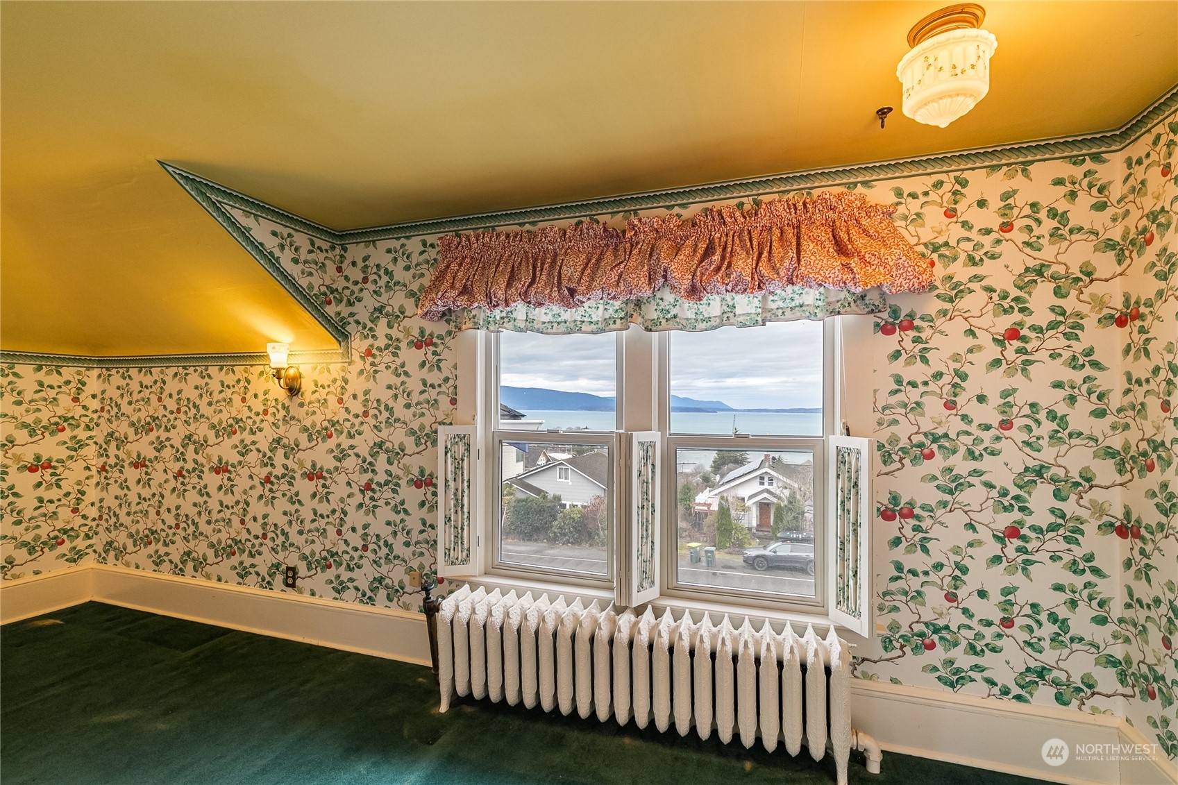 1015 14th Street Bellingham, WA 98225 - Photo 33 of 40 a view of a porch