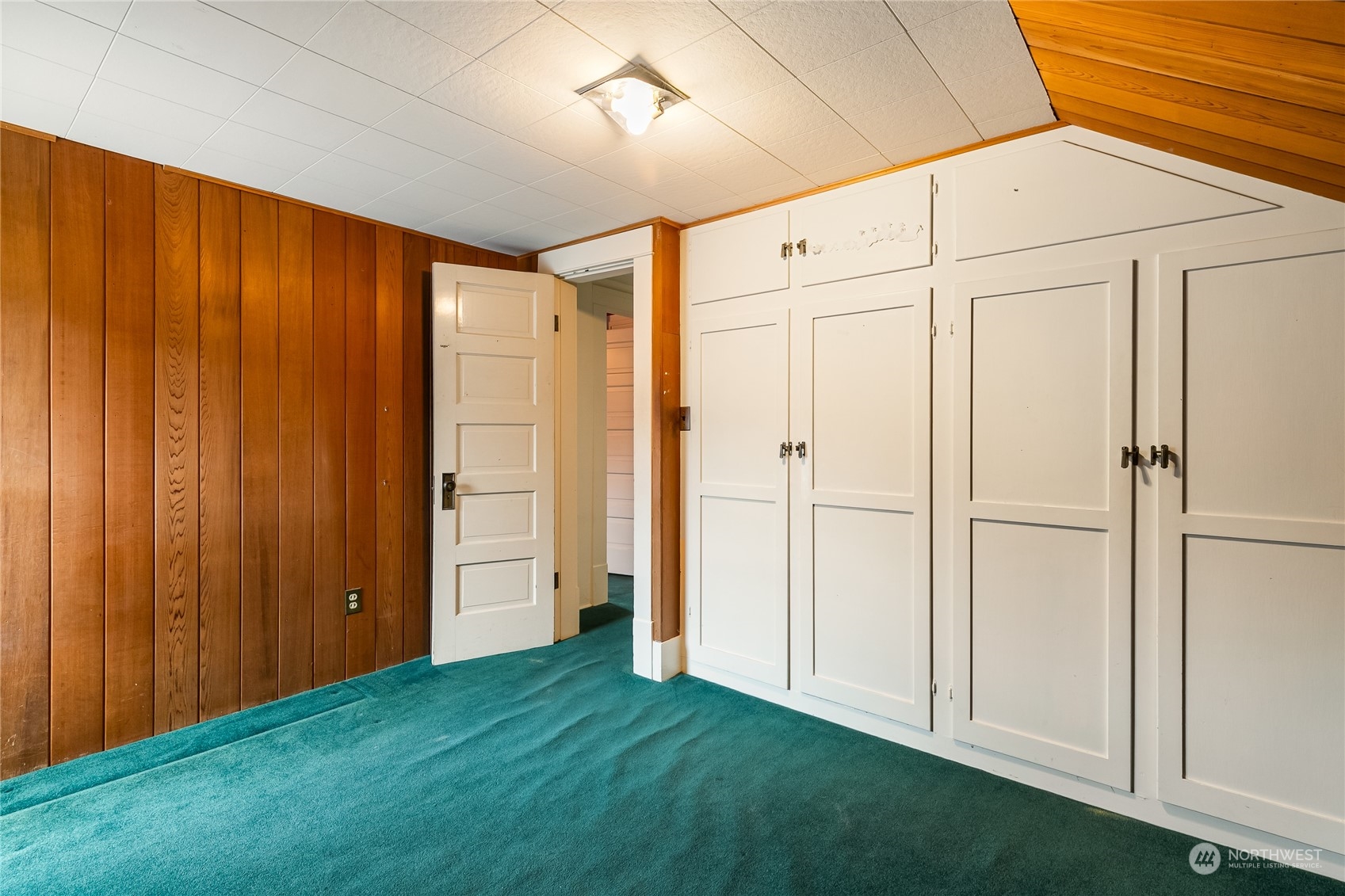 1015 14th Street Bellingham, WA 98225 - Photo 36 of 40 a view of an empty room with closet and entryway