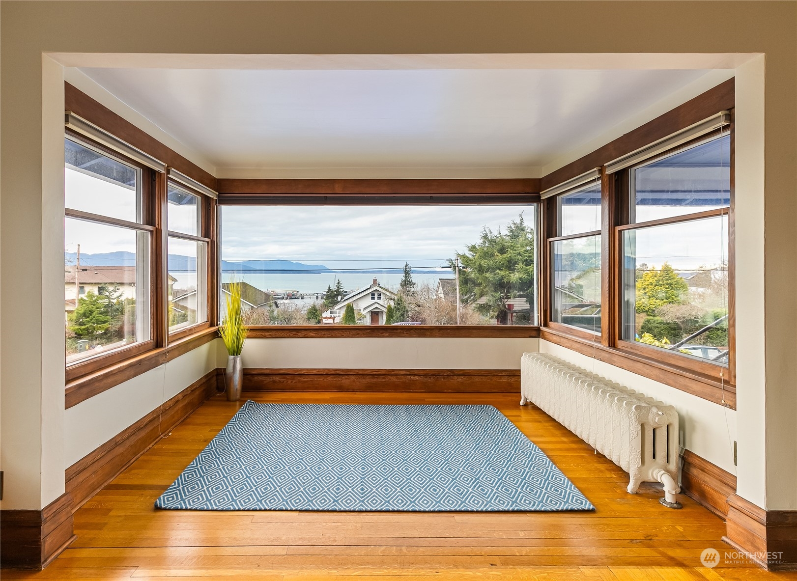 1015 14th Street Bellingham, WA 98225 - Photo 4 of 40 a view of sitting area in balcony with window