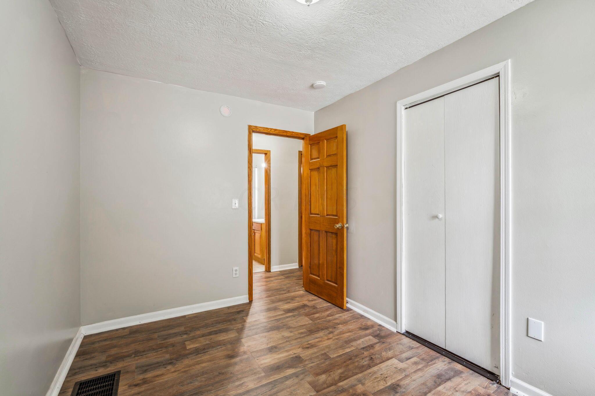 1158 South Hampton Road Columbus, OH 43227 - Photo 20 of 29 Bed 1