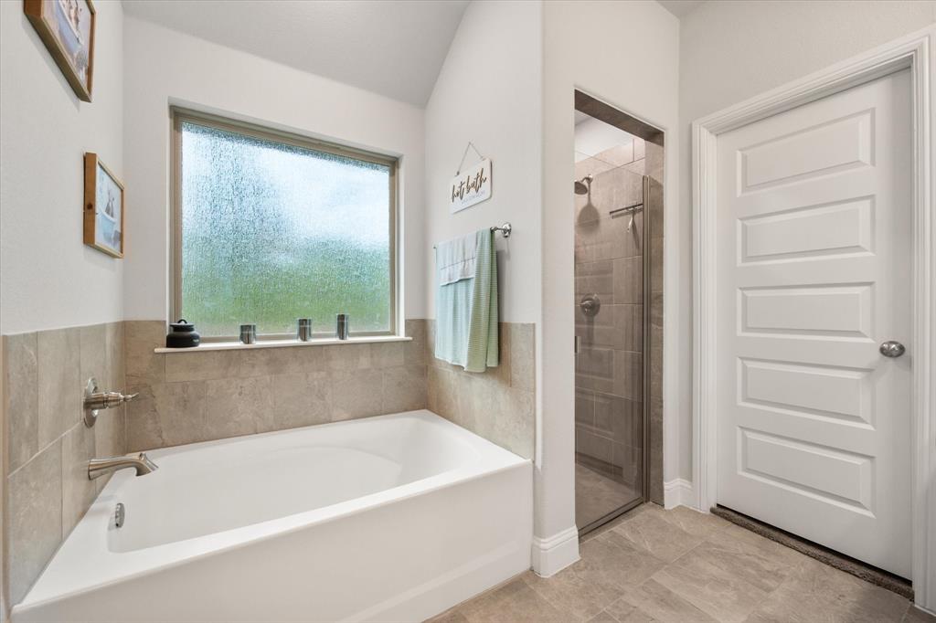 103 Randal Row Corsicana, TX 75110 - Photo 24 of 35 a bathroom with a bathtub and a shower
