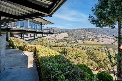 $1,800,000 | 241 Henry Station Road, Ukiah, CA 95482
