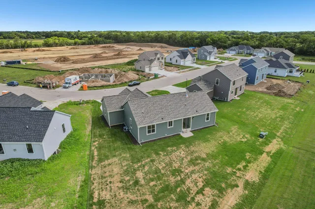 $525,900 | 2707 Mapleton Avenue, East Troy, WI 53120