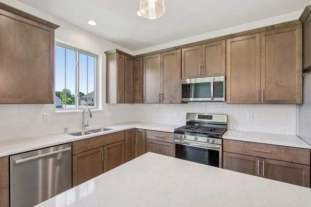 $525,900 | 2707 Mapleton Avenue, East Troy, WI 53120