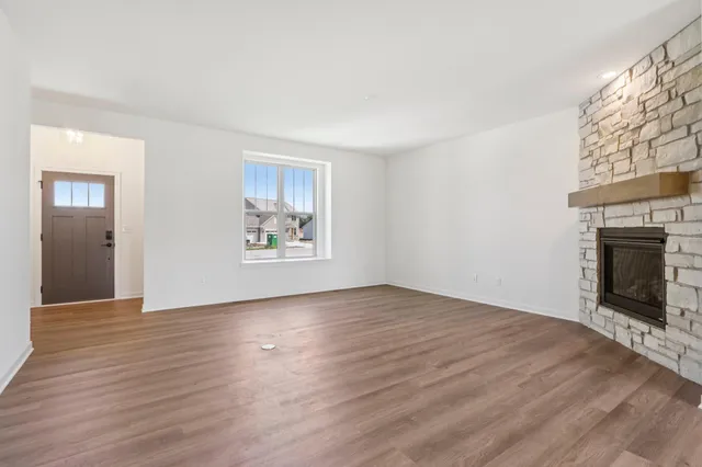 $525,900 | 2707 Mapleton Avenue, East Troy, WI 53120