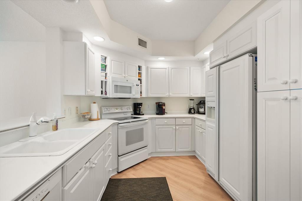 1170 Gulf Boulevard, Unit 1203 Clearwater, FL 33767 - Photo 13 of 31