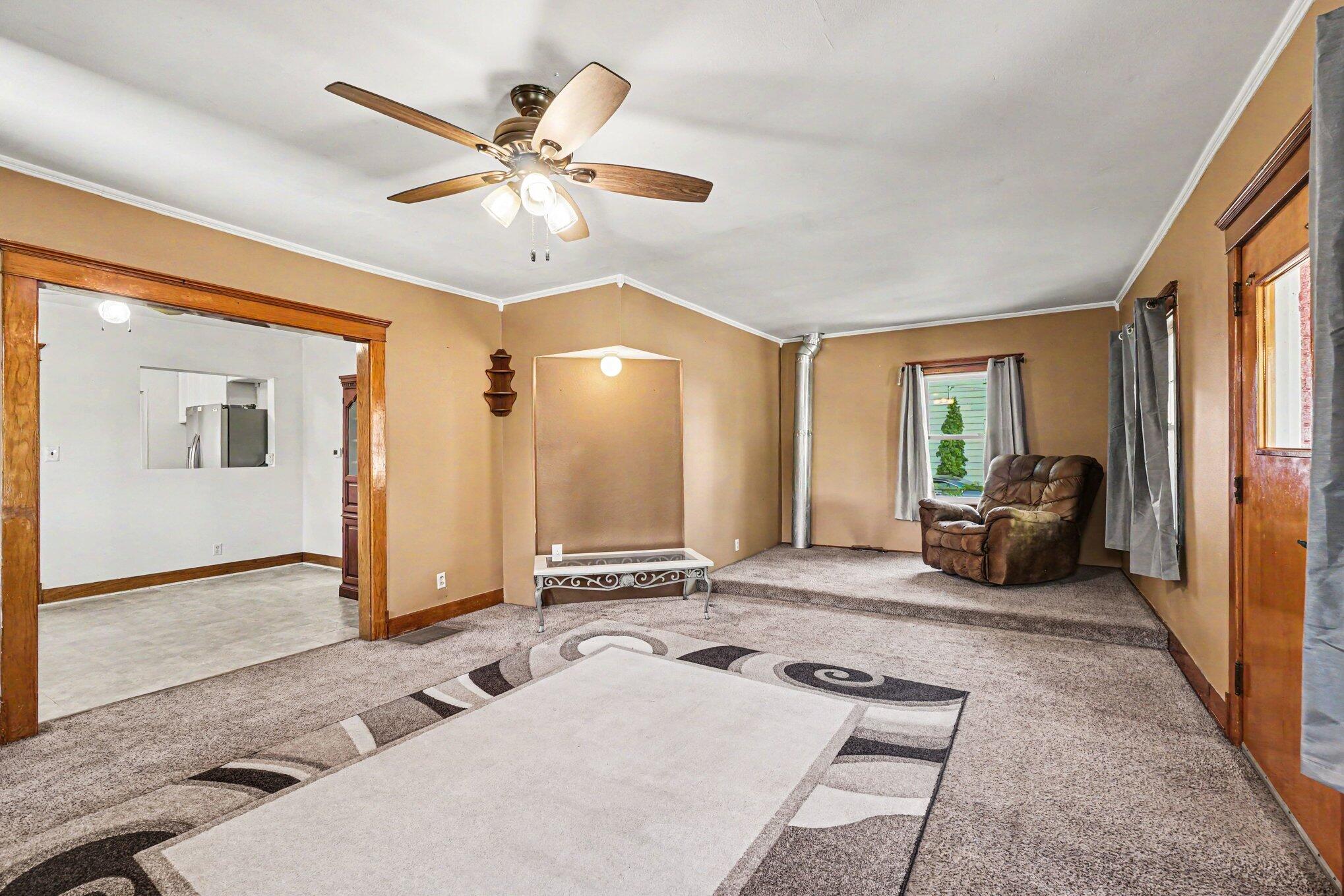 831 Bush Street Jackson, MI 49202 - Photo 5 of 25 006_file_8451