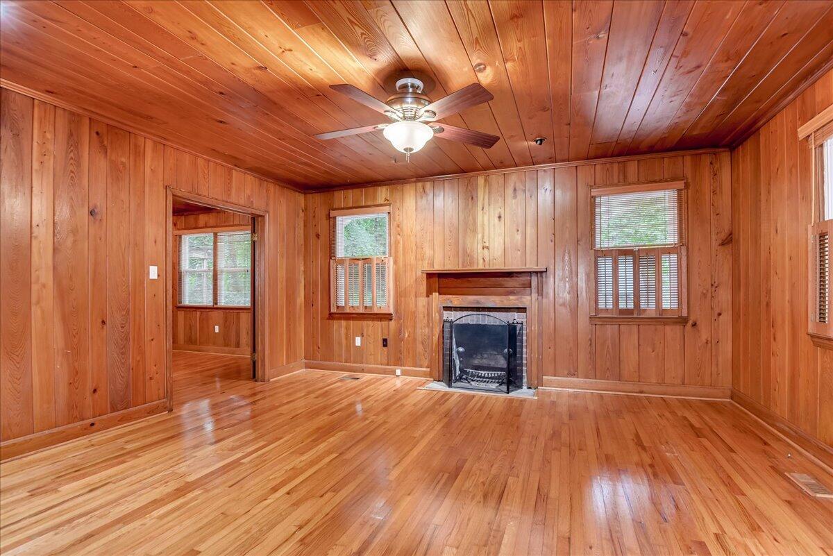 733 West Rollingwood Road Aiken, SC 29801 - Photo 2 of 16