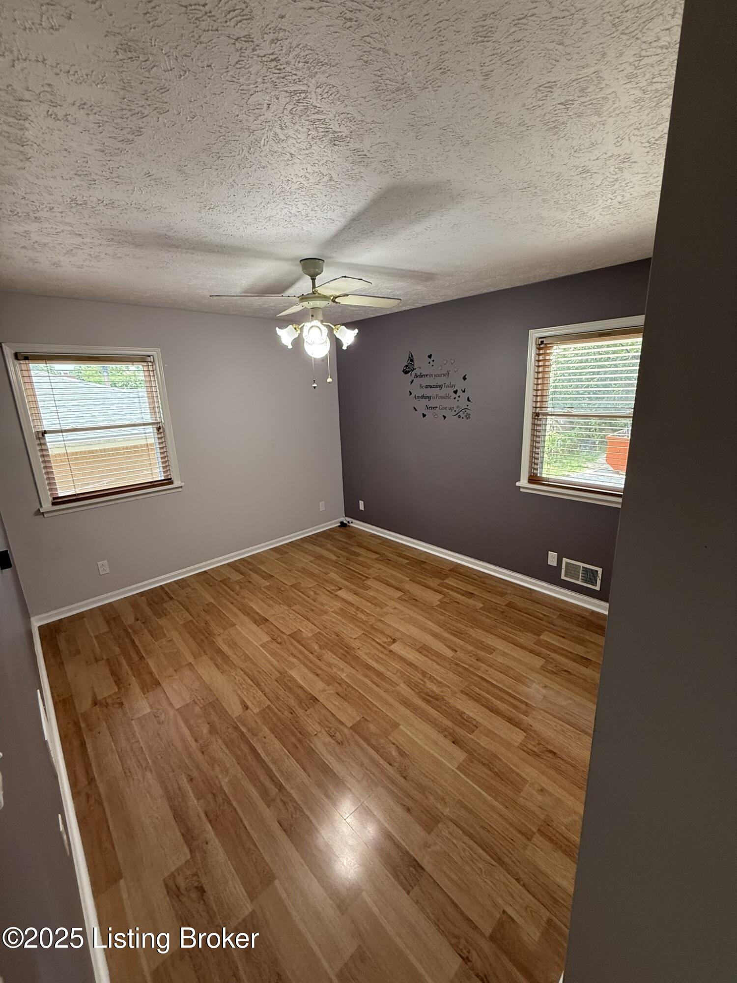 3829 Chevy Chase Road Louisville, KY 40218 - Photo 15 of 32 IMG_0524