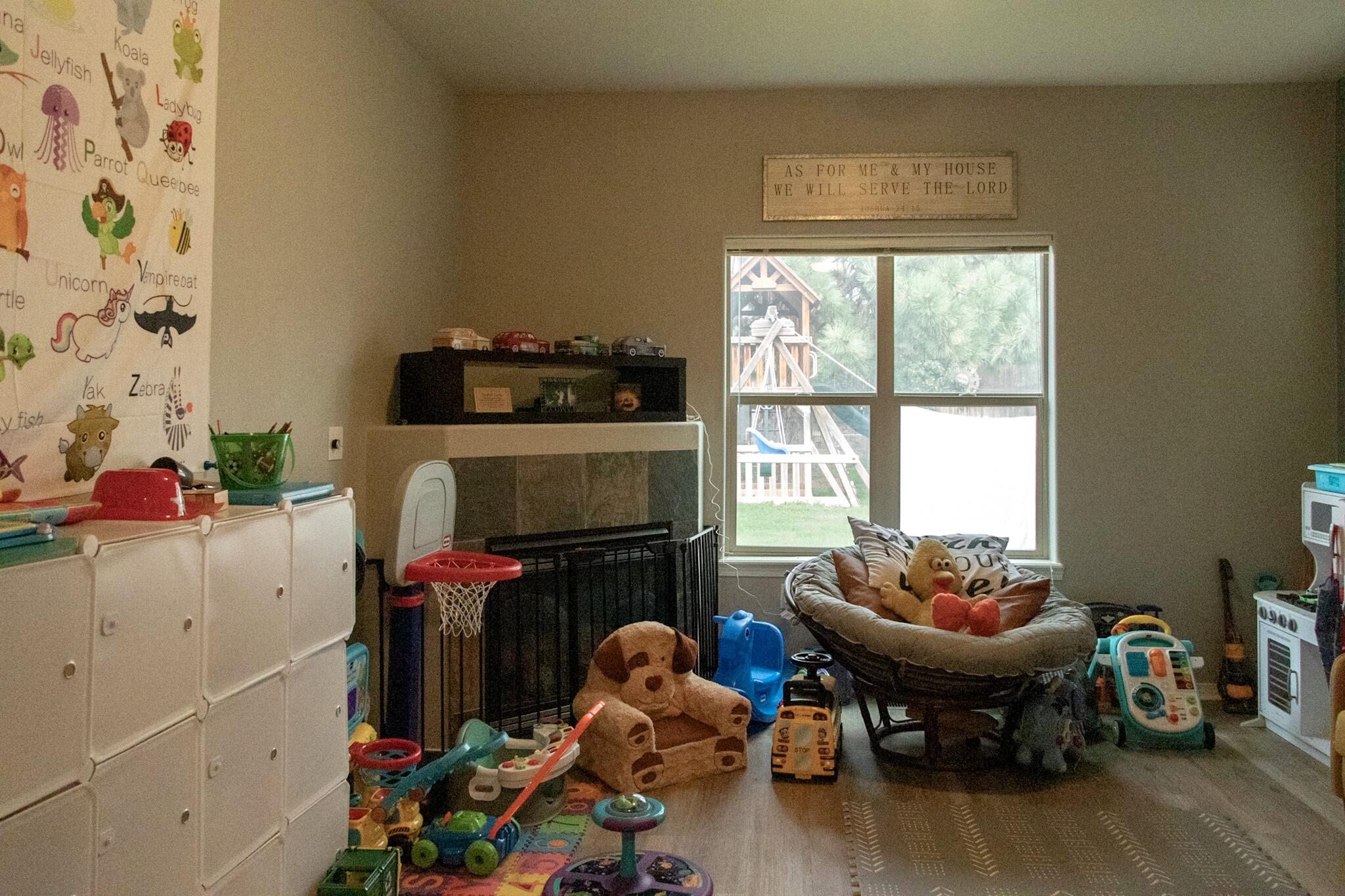 20177 Lora Lane Bend, OR 97702 - Photo 24 of 28 Play room or Media room