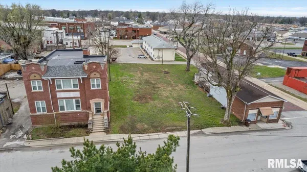 $24,500 | 115 North Walnut Street, Taylorville, IL 62568