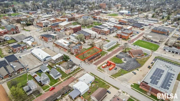 $24,500 | 115 North Walnut Street, Taylorville, IL 62568