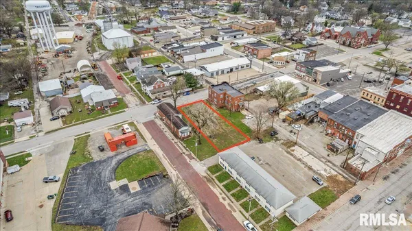 $24,500 | 115 North Walnut Street, Taylorville, IL 62568